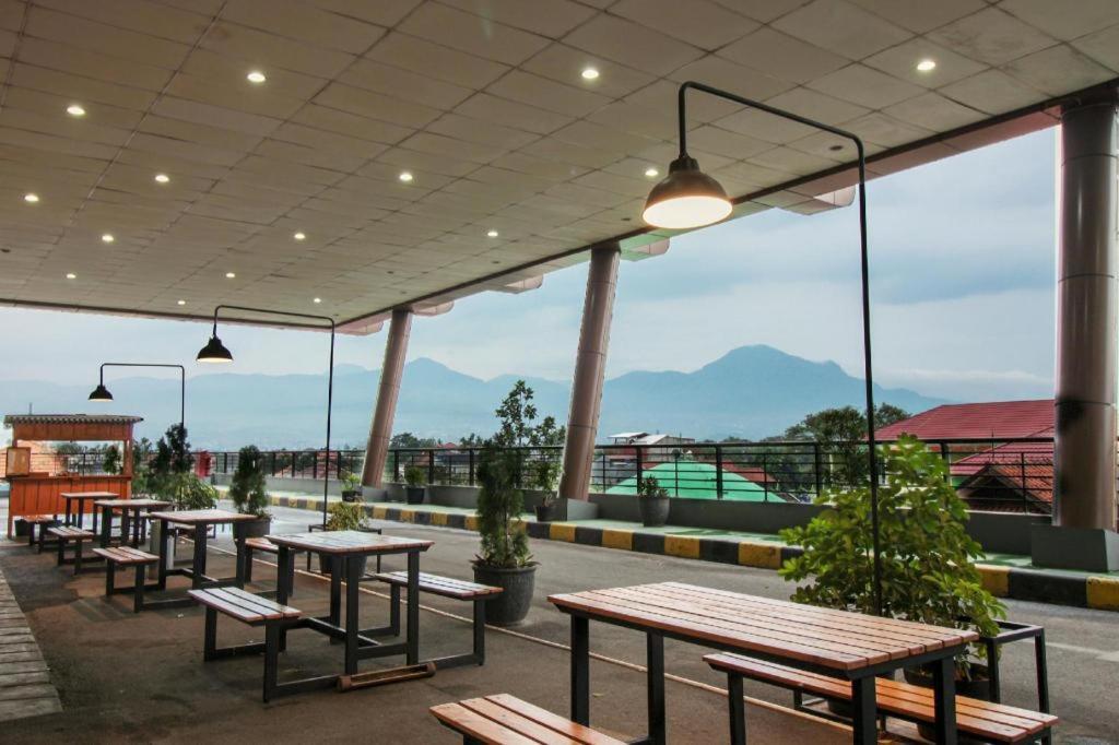 Hotel Super Oyo Capital O 483 Tamansari Panoramic Bandung Esterno foto